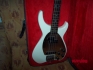 Продавам професионална бас китара "Дайон" - японска оригинална