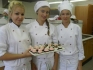 Работници в цех за торти и сандвичи в Чехия Работници в цех за торти и сандвичи в Чехия